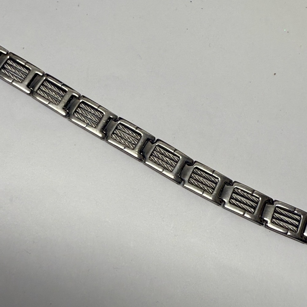New Mens Stainless steel bracelet. 8 3/4” . Macy’s. - Picture 2 of 4